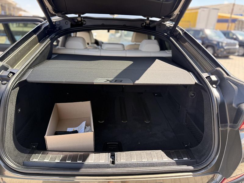 BMW X6 (2021) 40D, M-SPORT,ČR,1 MAJITEL - fotka 34 z 42