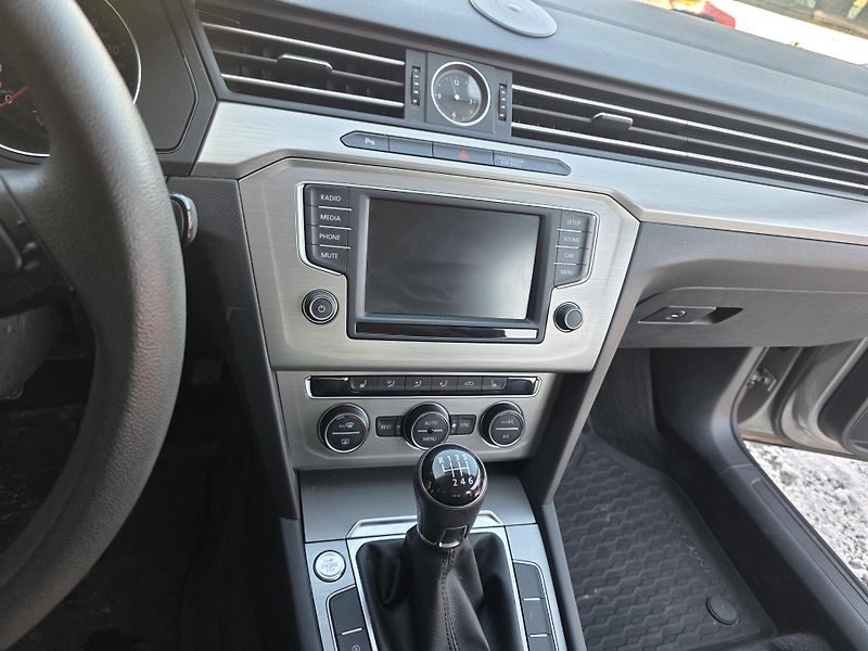 Volkswagen Passat 1.4 TSI Kombi 87tkm - fotka 13 z 28