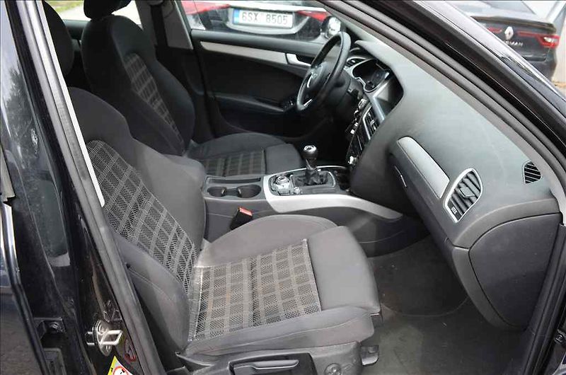 Audi A4 (2012) AVANT 3,0 TDI - fotka 19 z 22