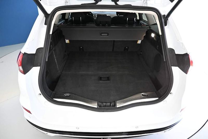 Ford Mondeo (2021) 2.0 140 KW LED SONY Titanium T - fotka 7 z 39