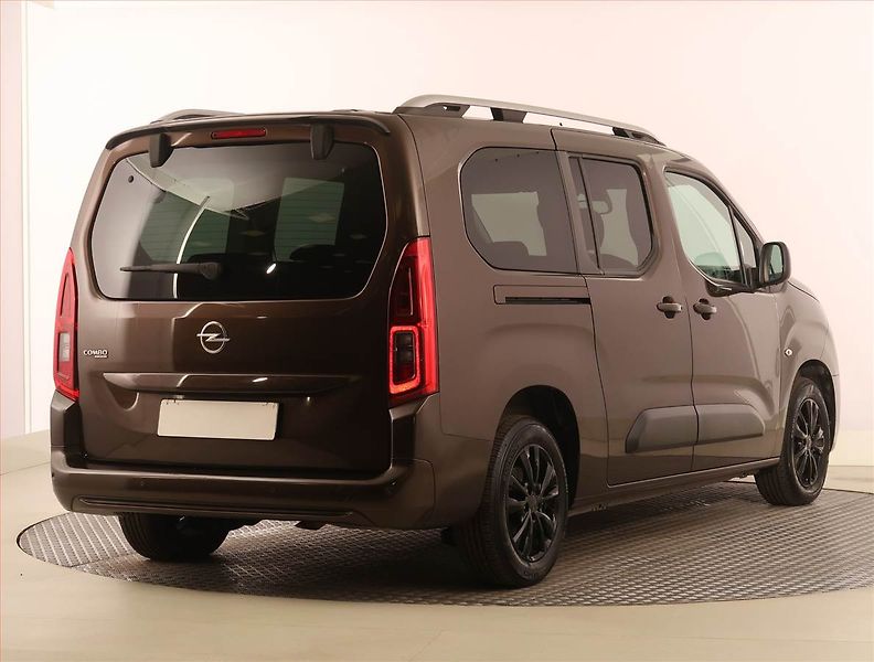 Opel Combo (2020) Maxi Edition 1.2 Turbo, 5Míst - fotka 5 z 21