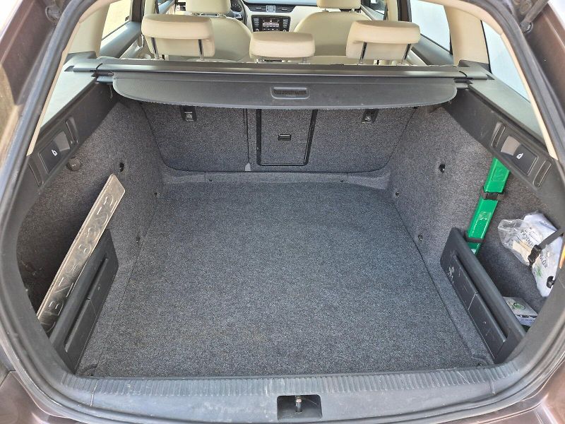 Škoda Octavia (2013) Elegance 2.0 TDI 110kW Combi - fotka 25 z 27
