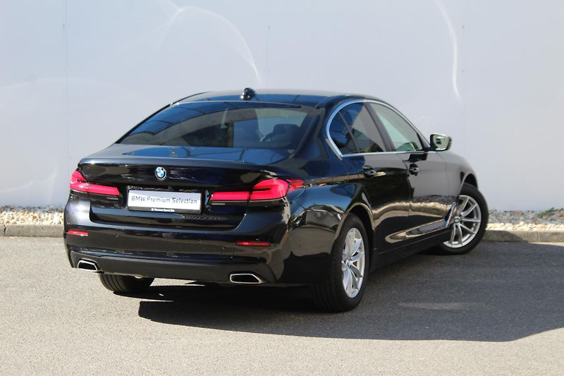 BMW Řada 5 520d - fotka 2 z 25