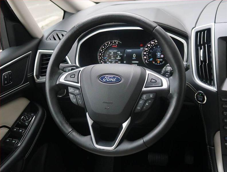 Ford S-MAX (2017) Vignale 2.0 EcoBoost, Automat - fotka 16 z 30