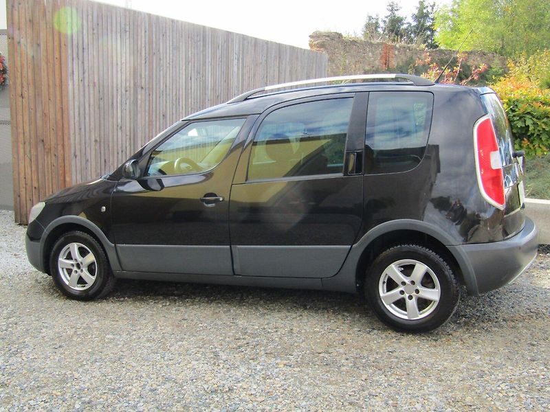 Škoda Roomster (2011) 1.2TSI 63kW SCOUT ZIMNÍ PNEU - fotka 4 z 37