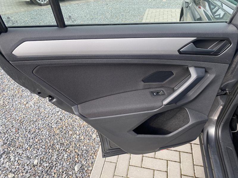 Volkswagen Tiguan 1.4 TSI 92kW - 1xMAJ.-ALU-PDC - fotka 28 z 41