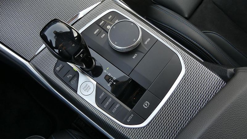 BMW Řada 3 330i xDrive M Sport - fotka 16 z 21