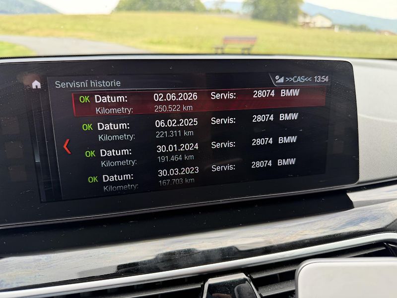 BMW Řada 5 (2017) 530 xDrive SPORT LINE, ČR - fotka 16 z 20