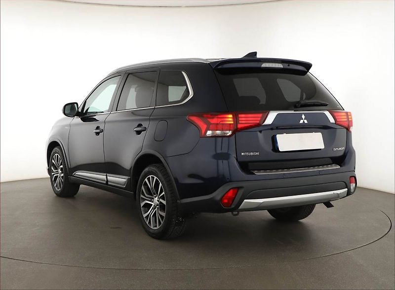 Mitsubishi Outlander (2019) 2.2 DI-D, 4X4, Automat - fotka 4 z 16