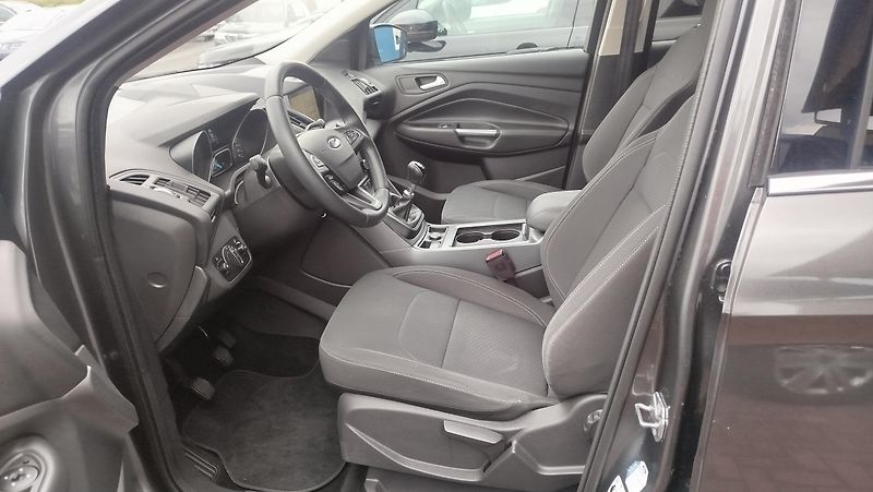 Ford Kuga (2019) 1.5 Eco Boost - fotka 6 z 32