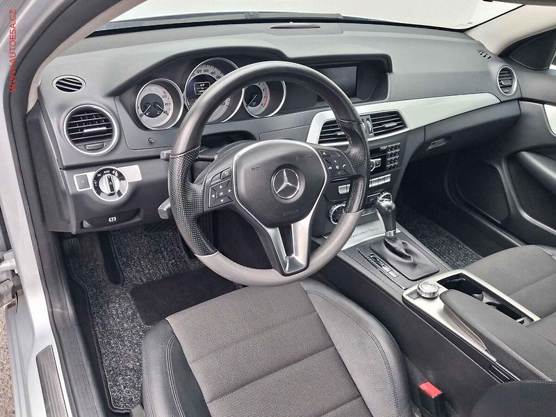 Mercedes-Benz Třídy C (2012) 1.8 C180, AT, bixen - fotka 8 z 20