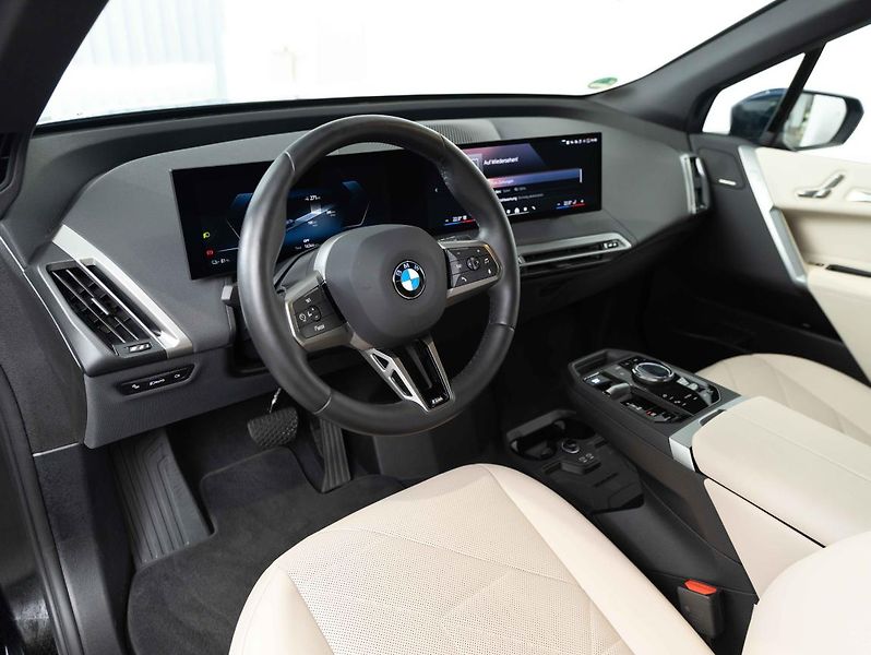 BMW iX xDrive40 - fotka 11 z 22