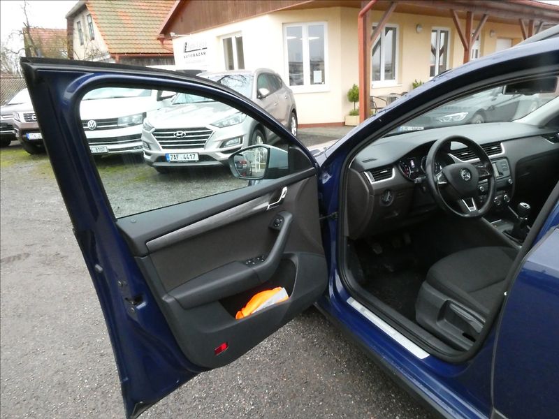 Škoda Octavia 2,0 TDi SCOUT,4x4,2x kola,DPH - fotka 17 z 37
