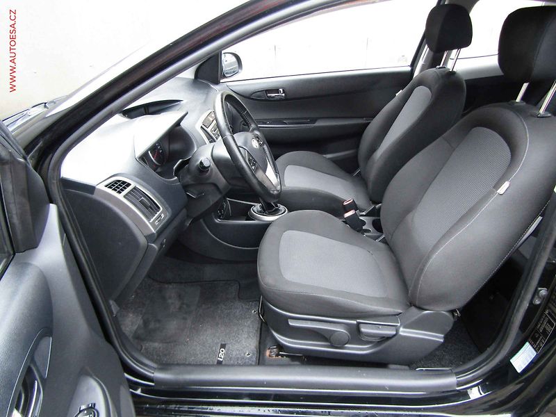 Hyundai i20 (2013) 1.2i, Klima - fotka 9 z 16