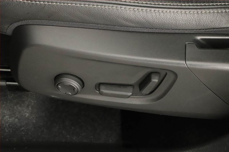 Volvo XC40 (2020) T5 Recharge - fotka 15 z 19
