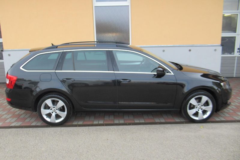 Škoda Octavia 1.6 TDI AUT. KLIMA NAVI XENON - fotka 3 z 26