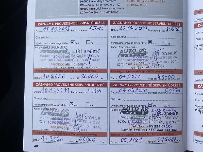 Toyota Hilux 2.4D, ČR, Live, tažné - fotka 14 z 17