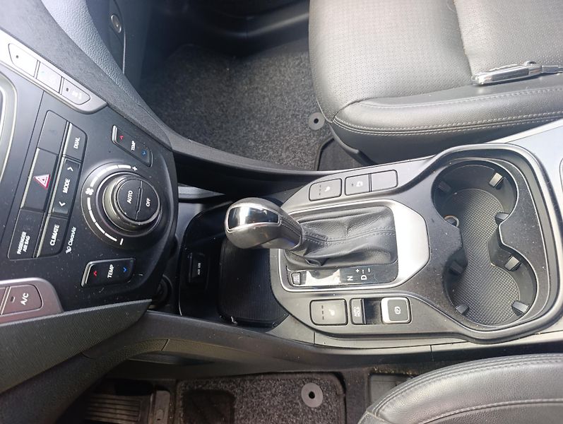 Hyundai Grand Santa Fe (2015) 2.2 CRDi 4x4 6míst tažné - fotka 7 z 20