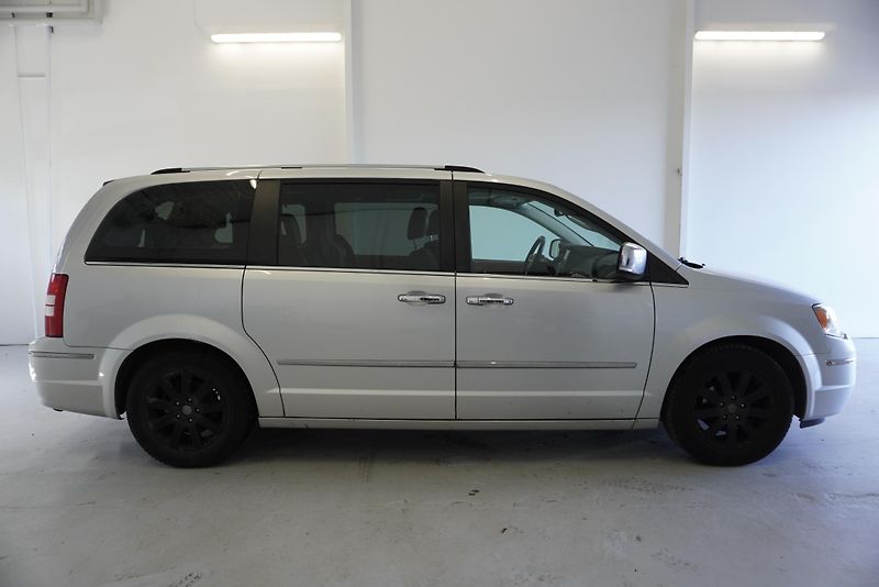 Chrysler Grand Voyager 3,8I LIMITED AUT. - fotka 4 z 30
