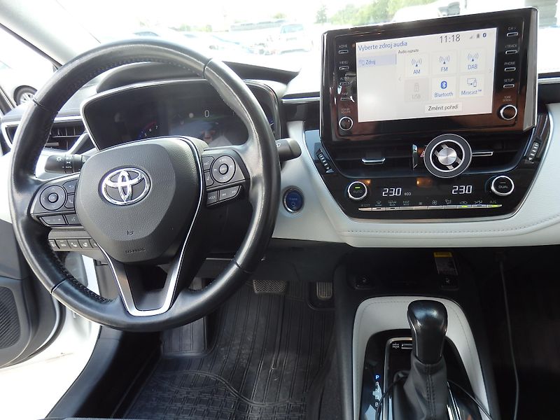 Toyota Corolla 1.8i HYBRID + LPG - fotka 13 z 35