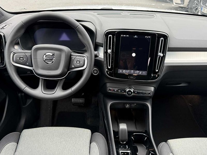 Volvo XC40 (2026) B3 FWD PLUS DARK,HARMAN KARDON - fotka 16 z 19