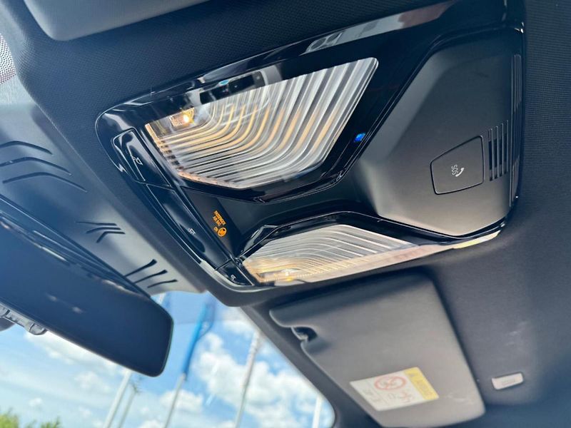 BMW i4 xDrive40 M-Sport HuD 360 DAPro - fotka 18 z 22