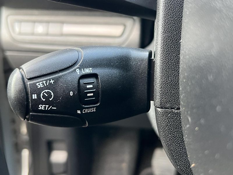 Peugeot 208 1.2i KLIMATIZACE ABS ASR ESP - fotka 14 z 41