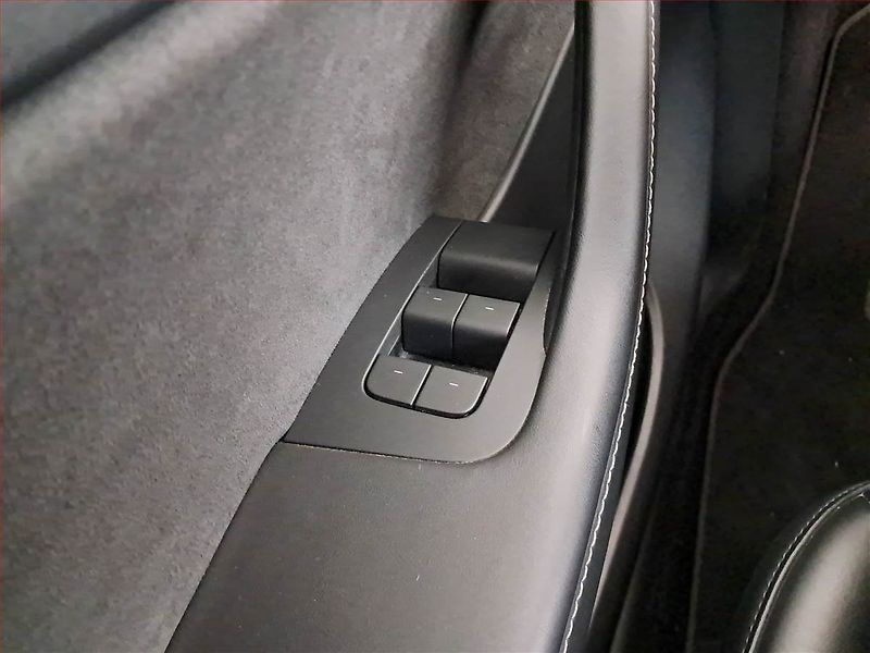 Tesla Model Y (2022) Long Range AWD 79kWh, SoH 91% - fotka 19 z 22