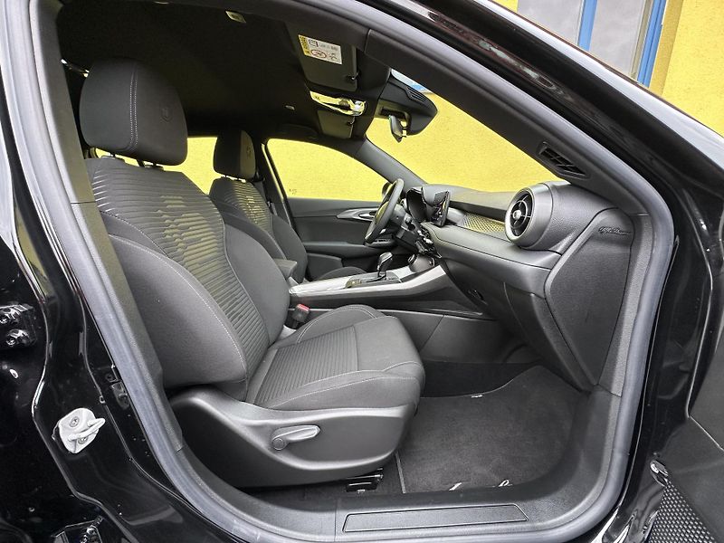Alfa Romeo Tonale (2023) 1.6 JTDm /96kW * 1.Maj.    - fotka 23 z 46