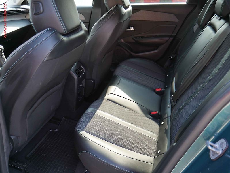 Peugeot 308 (2023) 1.2 PT, ČR, Allure - fotka 10 z 21
