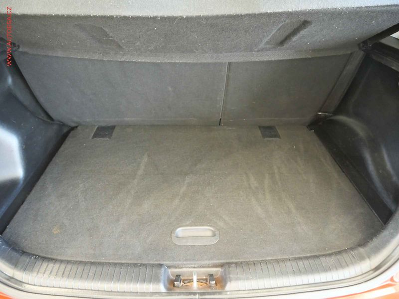 Kia Venga (2010) 1.4CVVT, 2.maj,ČR, AC - fotka 7 z 18