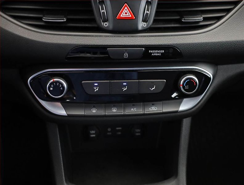 Hyundai i30 (2017) 1.6 CRDi, Tempomat - fotka 11 z 17