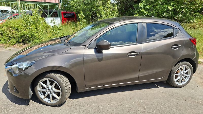 Mazda 2 1.5 benzin 66 kw max. výbava - fotka 1 z 30