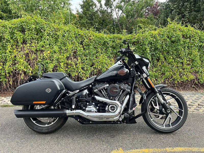 Harley-Davidson FLSB Softail Sport Glide (2018) - fotka 2 z 12