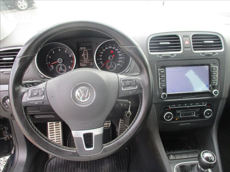 Volkswagen Golf 1,4 TSI, digi klima, servis, - fotka 14 z 28