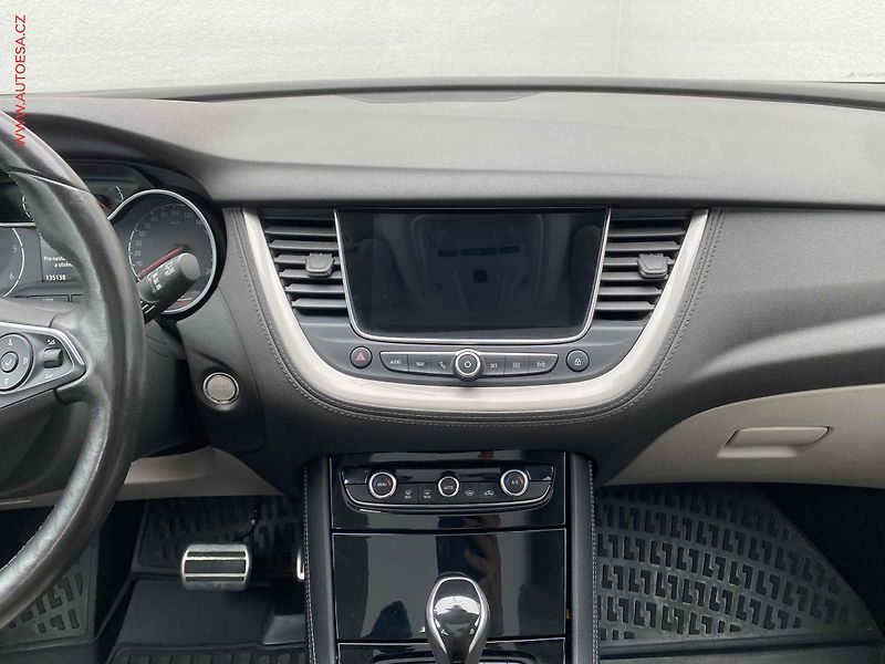 Opel Grandland X (2019) 1.5 CDTi, Ultimate, AT, panor - fotka 12 z 19