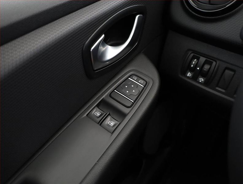 Renault Clio (2017) 1.2 16V, Tempomat - fotka 15 z 16