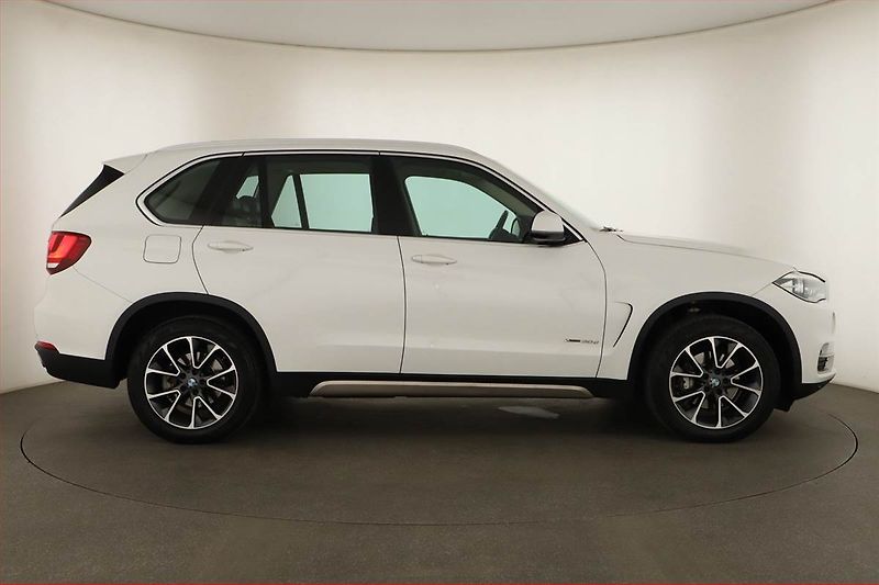 BMW X5 (2015) xDrive30d - fotka 6 z 21