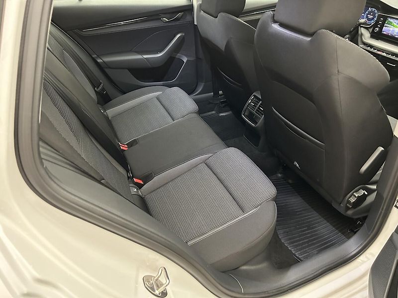 Škoda Octavia 1.5 TSI Ambition Plus - fotka 22 z 24