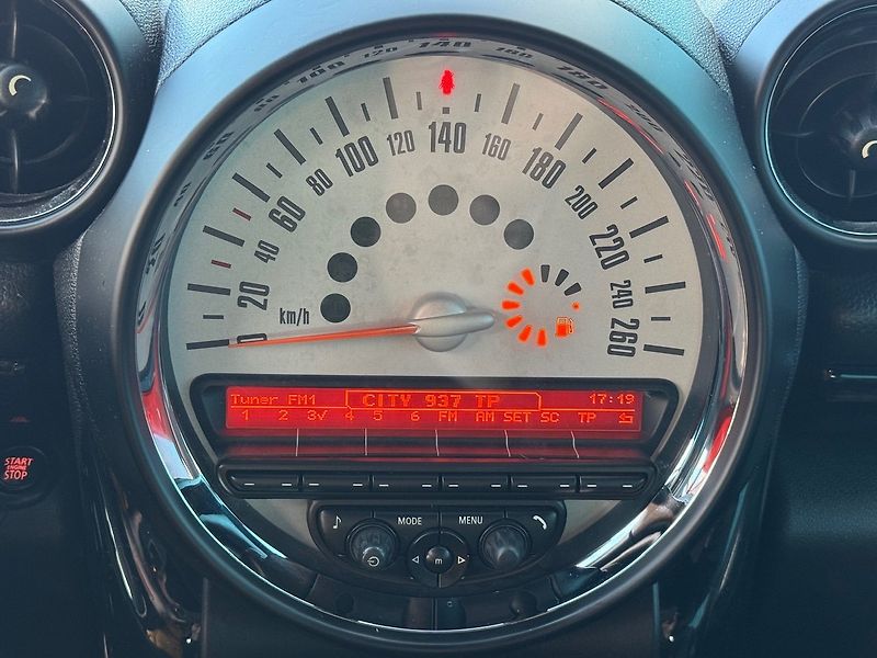 Mini Cooper (2013) 2.0 D 105kW ALL4 AUT - fotka 13 z 47