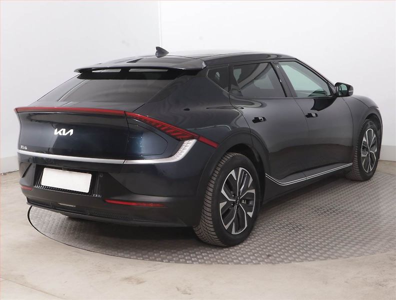 Kia EV6 (2023) RWD 77.4 kWh, SoH 100% - fotka 5 z 19