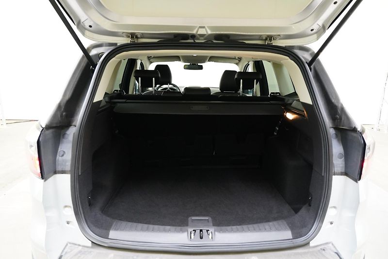 Ford Kuga - fotka 24 z 24
