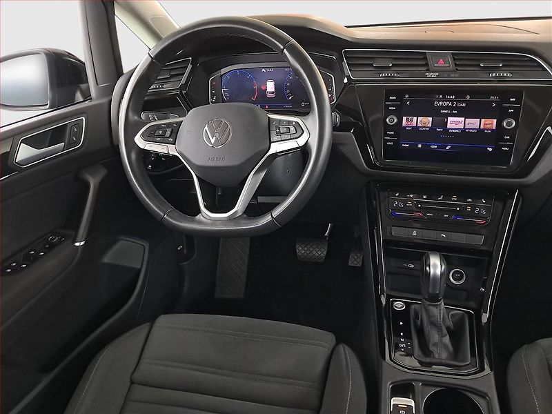 Volkswagen Touran (2023) 2.0 TDI - fotka 7 z 20