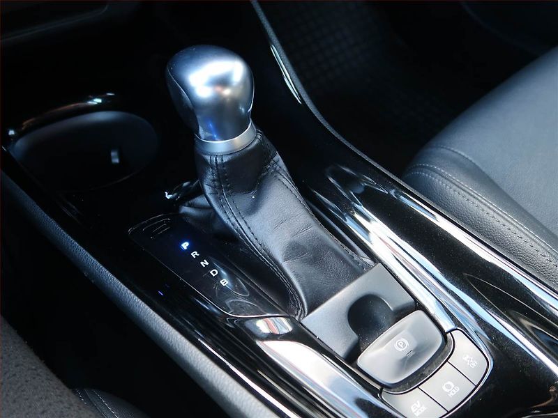 Toyota C-HR (2019) 1.8 Hybrid - fotka 13 z 18