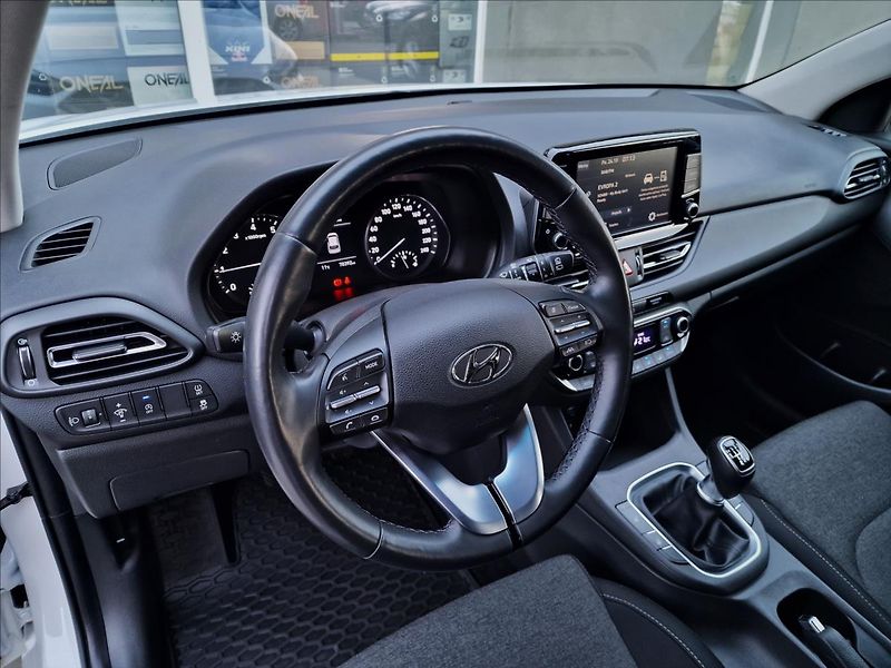 Hyundai i30 1.0 T-Gdi Family Smart Kombi - fotka 20 z 50