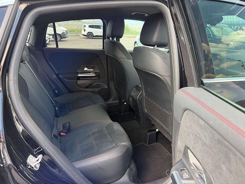Mercedes-Benz GLA 200 d - fotka 11 z 36