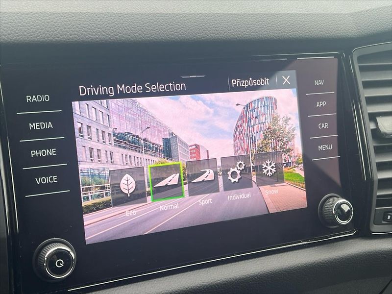 Škoda Kodiaq 2,0 TDi 147kW 7DSG 4x4 SPORTLI - fotka 26 z 32