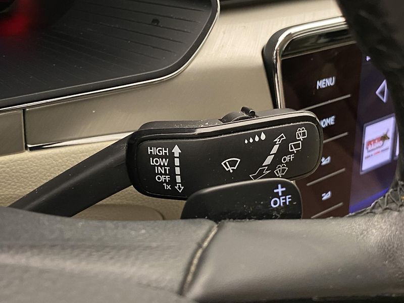 Škoda Superb COMBI 2.0TDI L&K DSG CZ - fotka 22 z 64