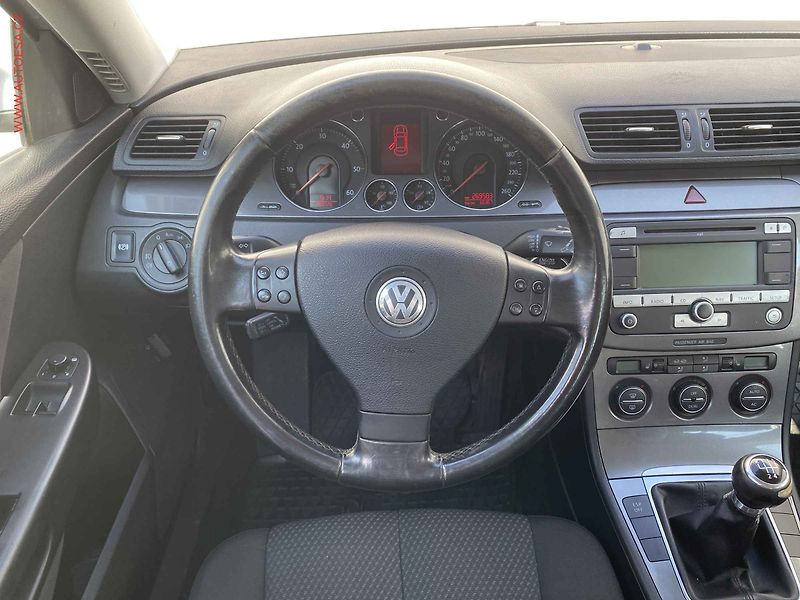 Volkswagen Passat (2008) 1.9TDi, autoAC - fotka 11 z 16