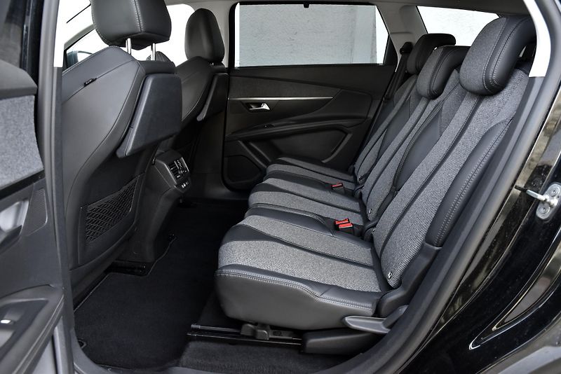 Peugeot 5008 2.0 HDi,7MÍST,LED,NAVI,KAMERA - fotka 35 z 50